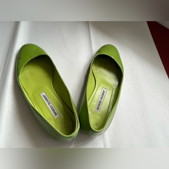 * Pretty Green Manolo Blahnik Flats with Round Toe, Size 37.5 - Super Sweet! - Picture 5 of 7